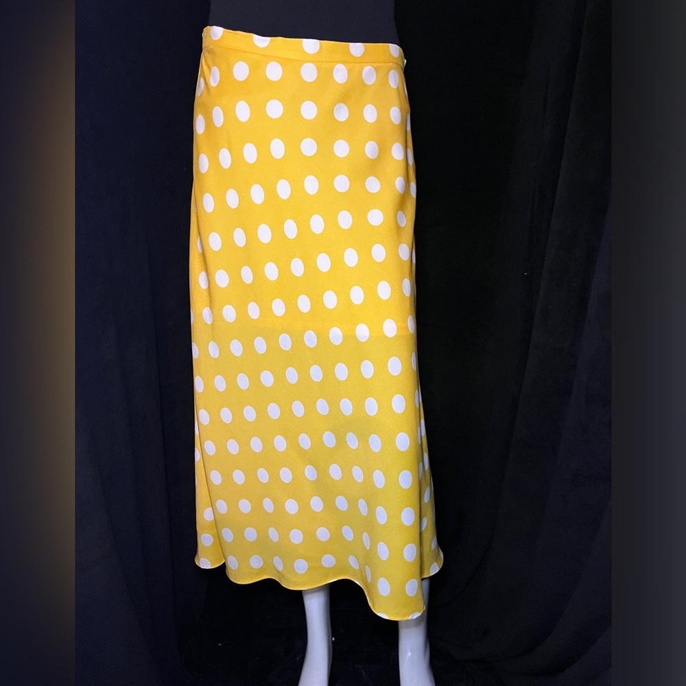 IVIVI Yellow Polkadot subtle Hi-low hem, lined to mid-thigh/knee, size Large.